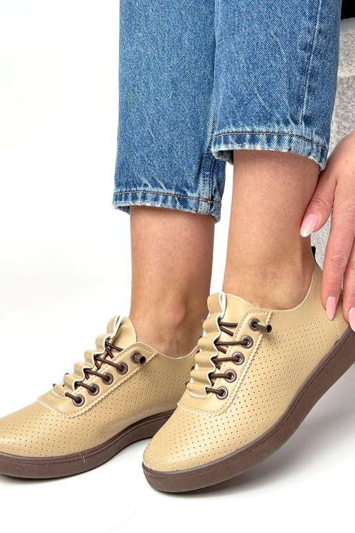 Beżowe wsuwane tenisówki perforowane...