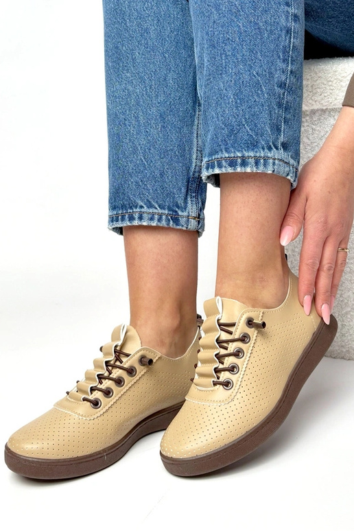 Beżowe wsuwane tenisówki perforowane...