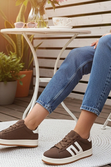 Brązowe sneakersy casualowe... 2