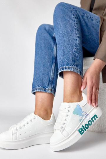 Białe sneakersy na... 2