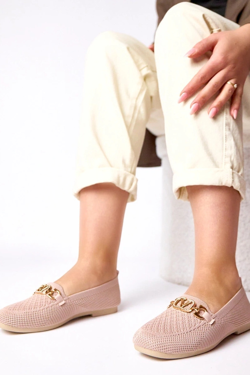 Różowe materiałowe mokasyny ze złotą...