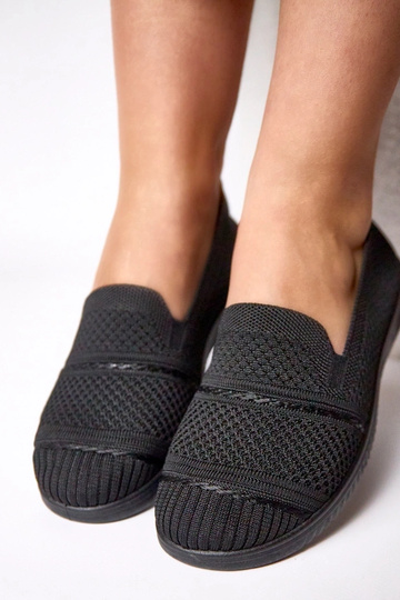 Czarne wsuwane materiałowe... 2