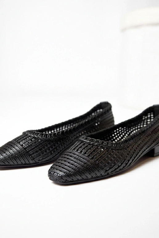 Czarne ażurowe balerinki na niskim...