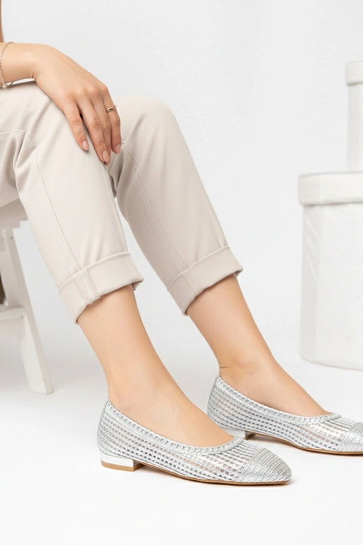 Srebrne ażurowe balerinki na niskim...