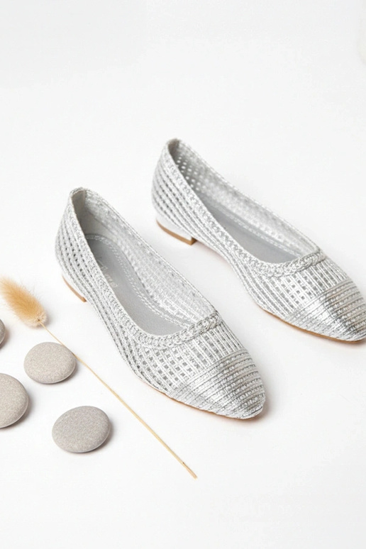 Srebrne ażurowe balerinki na niskim...