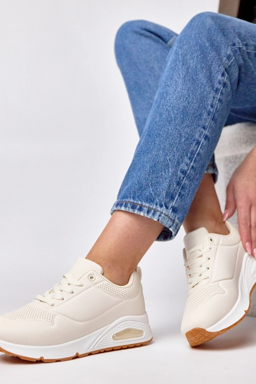 Beżowe sneakersy na grubej podeszwie...