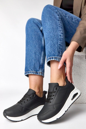 Czarne sneakersy na grubej... 2