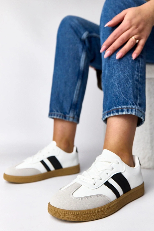 Białe sneakersy casualowe na...