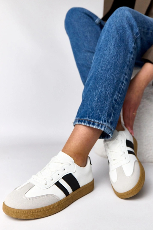 Białe sneakersy casualowe na...