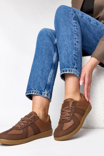 Brązowe sneakersy na... 2