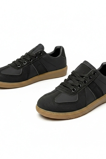 Czarne sneakersy na platformie Valentine