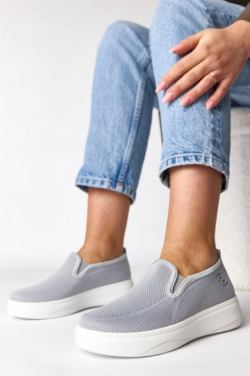 Szare materiałowe tenisówki...