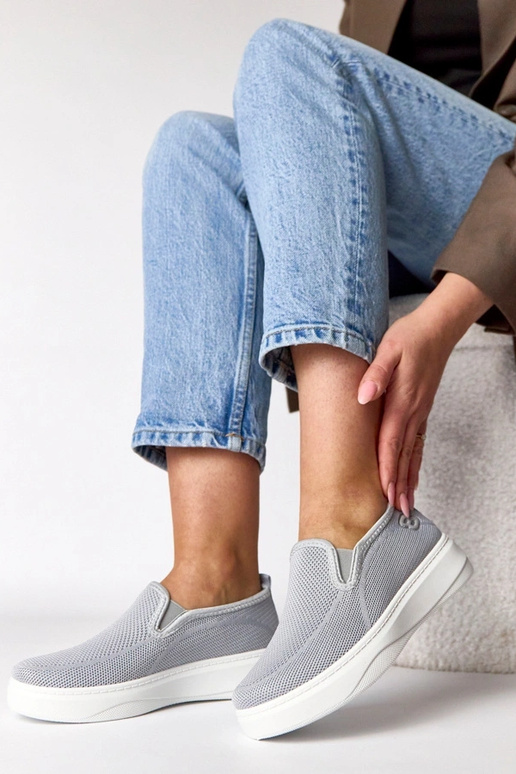 Szare materiałowe tenisówki na...