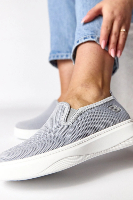 Szare materiałowe tenisówki na...