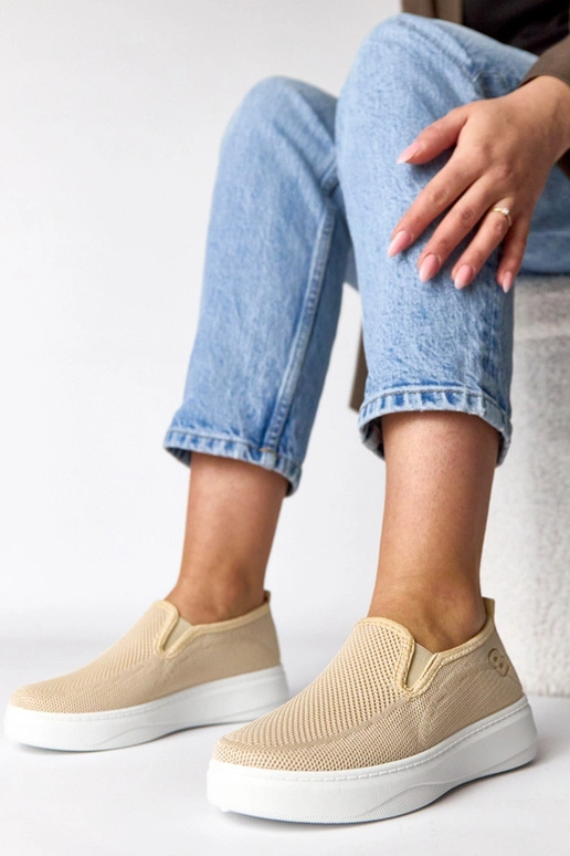 Beżowe materiałowe tenisówki na...