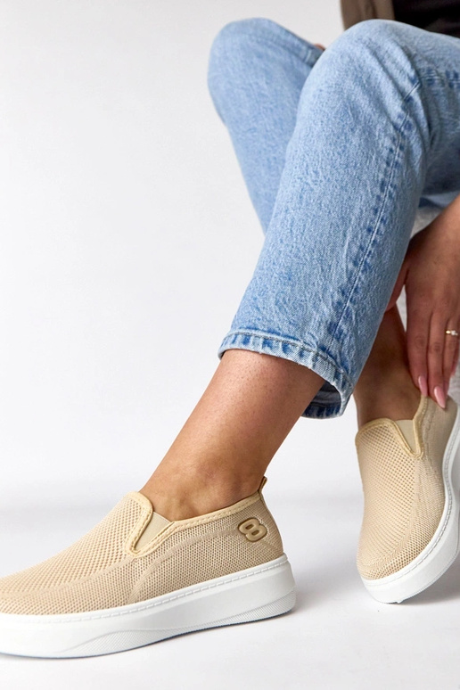 Beżowe materiałowe tenisówki na...