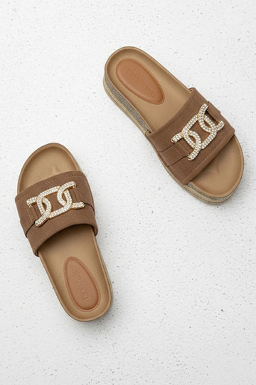 Brązowe klapki na...