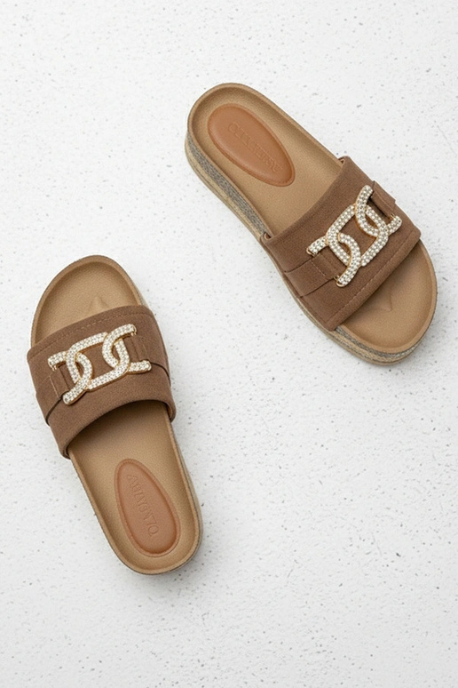 Brązowe klapki na platformie z...