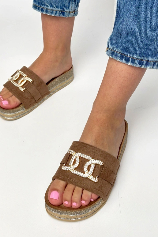 Brązowe klapki na platformie z...