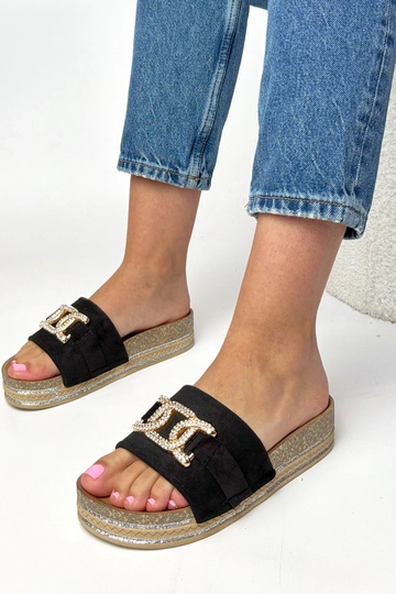 Czarne klapki na platformie... 2