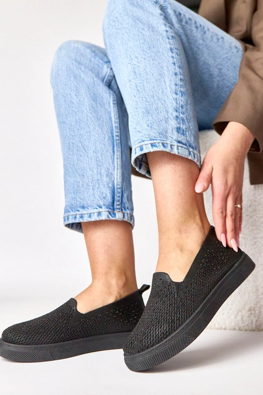 Czarne wsuwane materiałowe tenisówki...