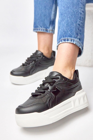 Czarne sneakersy na platformie Alessandra 2