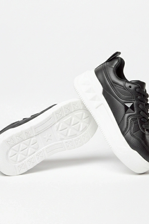 Czarne sneakersy na platformie...