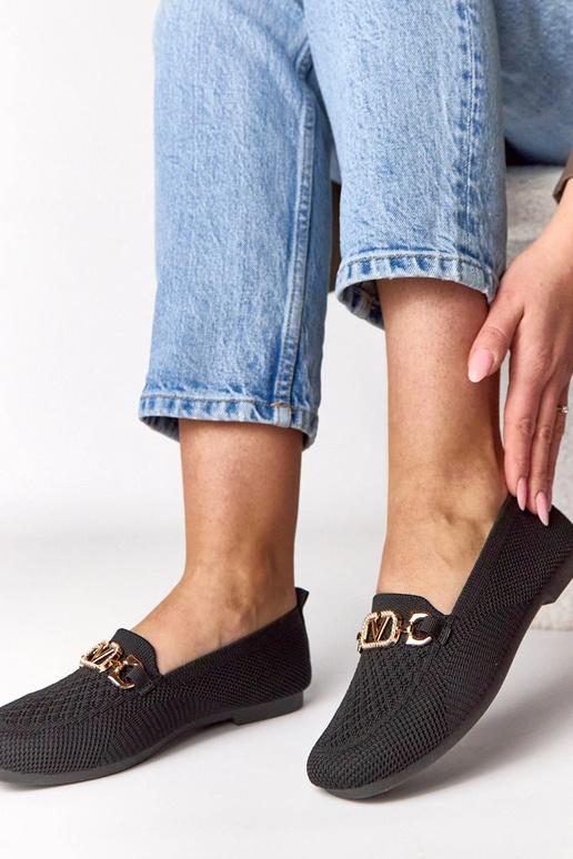Czarne materiałowe mokasyny ze złotą...