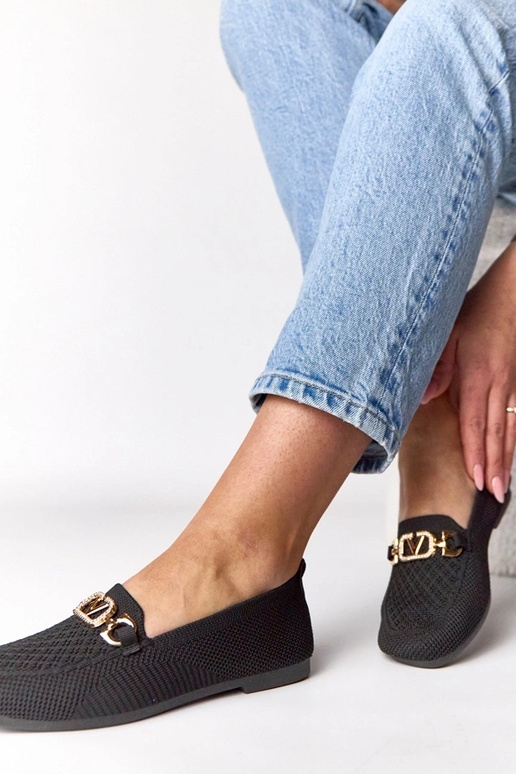 Czarne materiałowe mokasyny ze złotą...