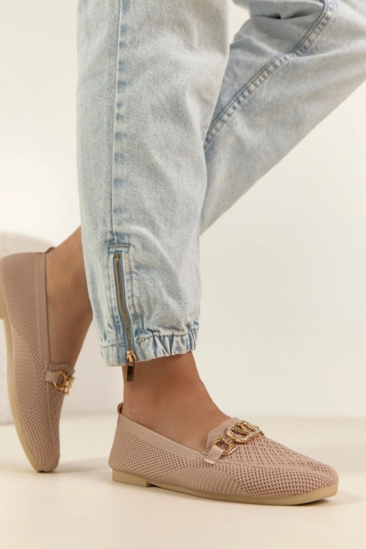 Różowe materiałowe mokasyny ze złotą...