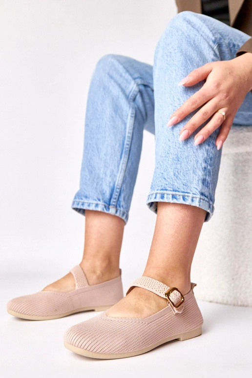 Różowe balerinki materiałowe zapinane...