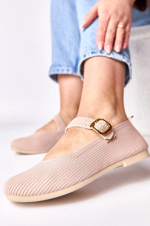 Różowe balerinki materiałowe zapinane...