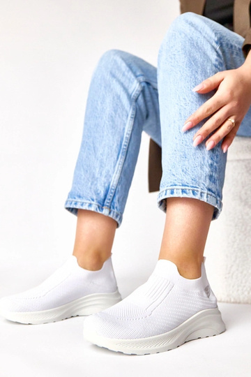 Białe sneakersy materiałowe wsuwane Gaia