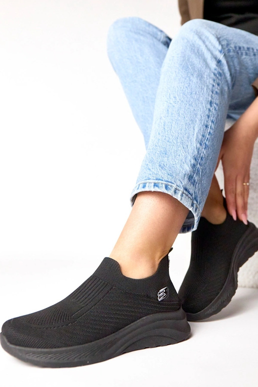 Czarne sneakersy materiałowe wsuwane...