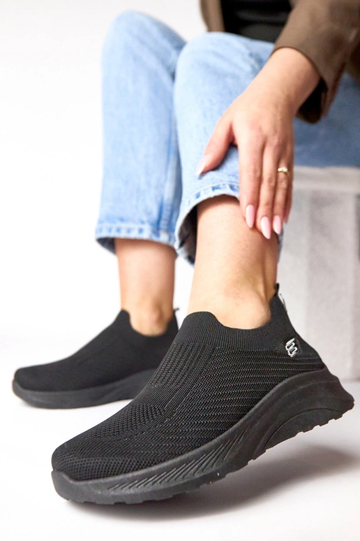 Czarne sneakersy materiałowe wsuwane...