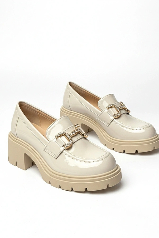 Beżowe lakierowane mokasyny na...