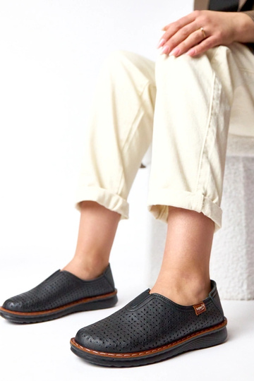 Czarne ażurowe wsuwane...