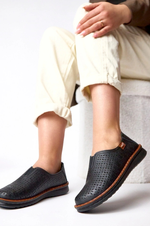 Czarne ażurowe wsuwane półbuty Rosa