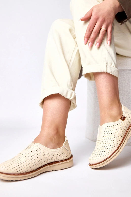 Beżowe ażurowe wsuwane półbuty Rosa