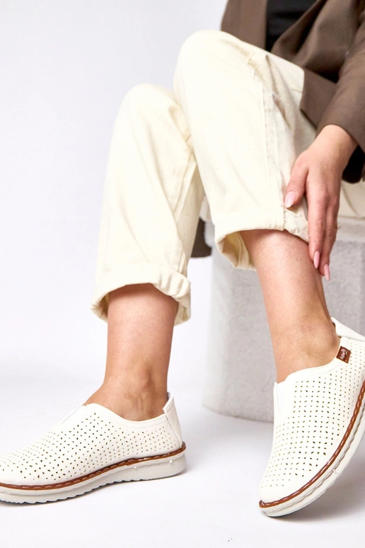 Białe ażurowe wsuwane półbuty Rosa