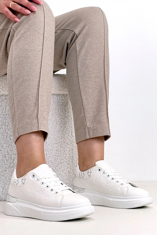 Białe Sneakersy Zdobione Tłoczeniem...