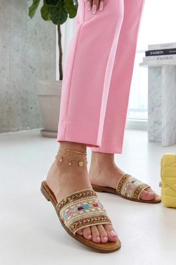 Beżowe Klapki Ozdobione...