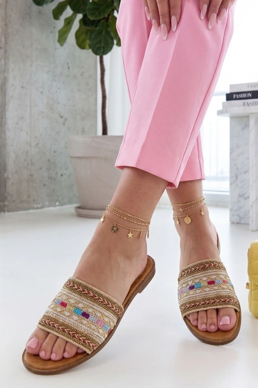 Beżowe Klapki Ozdobione Kolorową...