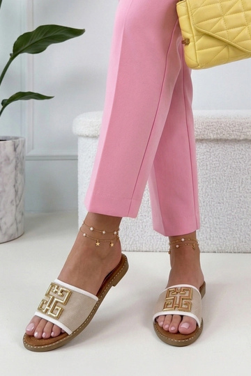 Białe Klapki Zdobione Złotą... 2