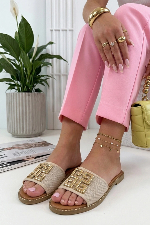 Beżowe Klapki Zdobione Złotą Klamerką...