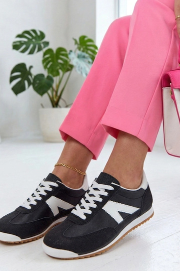 Czarne sneakersy sportowe z białymi elementami Saga