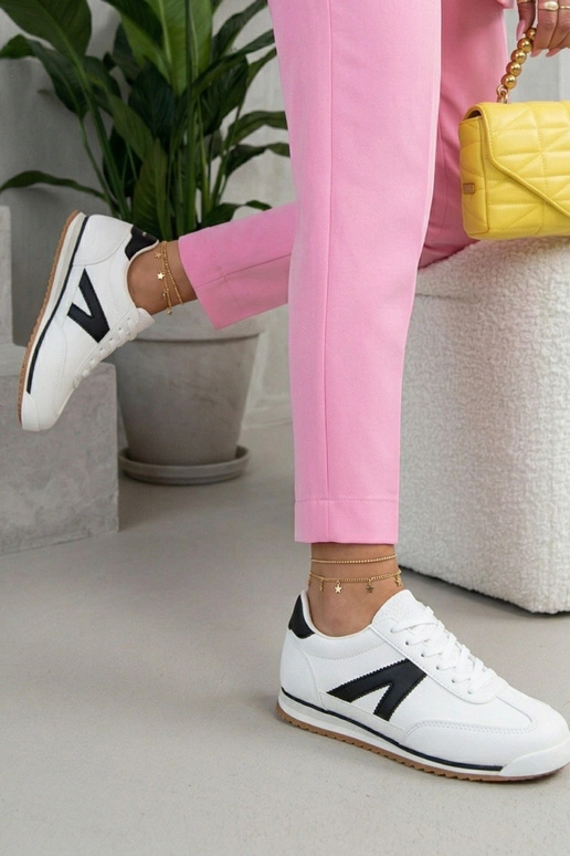 Białe sneakersy sportowe z czarnymi...