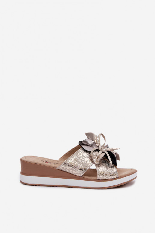 Skórzane Klapki Na KoturniewithDekoracyjnym Kwiatem S.Barski GR61-5989 Złote