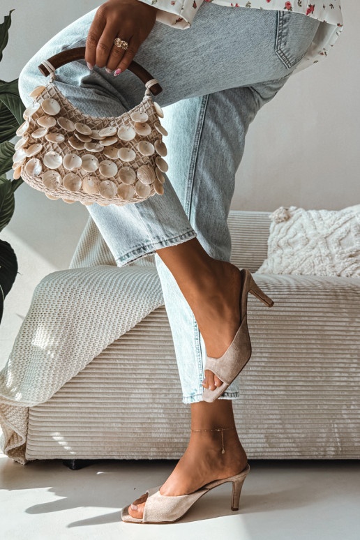   Smukłym Obcasie  Revina