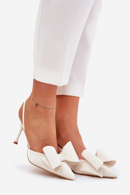 Odkrytymi Piętami I Kokardką  Eklevia